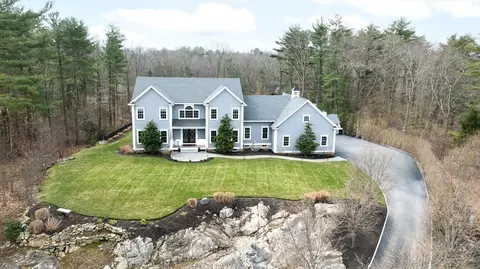 365 East St, Hingham, MA 02043 photo 2