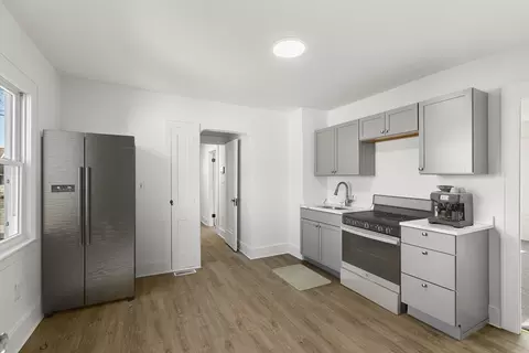 76 Athol St, Springfield, MA 01107 photo 6