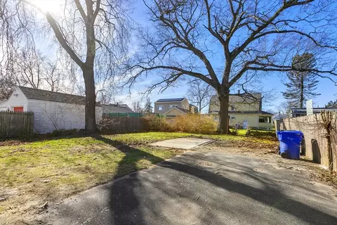 76 Athol St, Springfield, MA 01107 photo 11