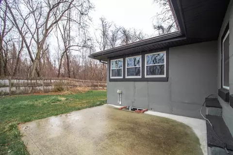 Exterior - 96 Almira Rd, Springfield, MA 01119 photo 4 of 7
