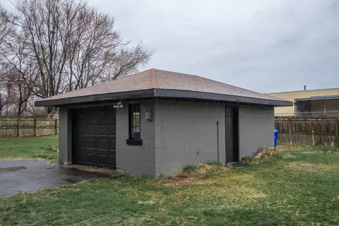 Exterior - 96 Almira Rd, Springfield, MA 01119 photo 2 of 7