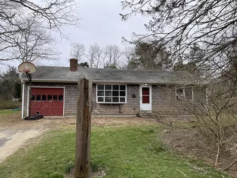 90 Queen Anne Dr, Eastham, MA 02642