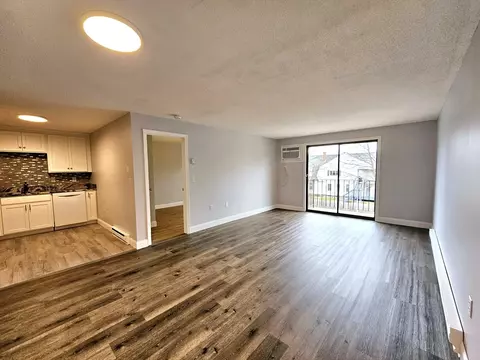 Living - 80 Stanton St #28, Worcester, MA 01605 photo 4 of 6