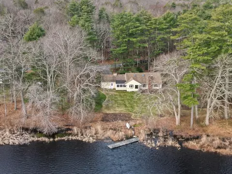 94 Chebacco Rd, Hamilton, MA 01982