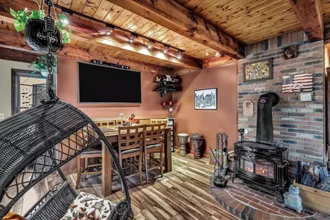 Living - 61 Cayuga Ave, Mashpee, MA 02649 photo 5 of 7