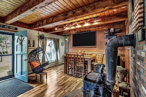 Living - 61 Cayuga Ave, Mashpee, MA 02649 photo 6 of 7