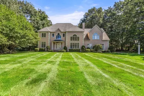 5 Andrea Dr, Hopkinton, MA 01748