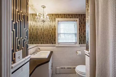 Bath - 384 Forest Hills Rd, Springfield, MA 01128 photo 3 of 3