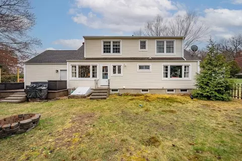 Exterior - 384 Forest Hills Rd, Springfield, MA 01128 photo 5 of 8