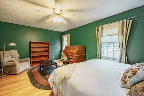 Bedroom - 384 Forest Hills Rd, Springfield, MA 01128 photo 3 of 9
