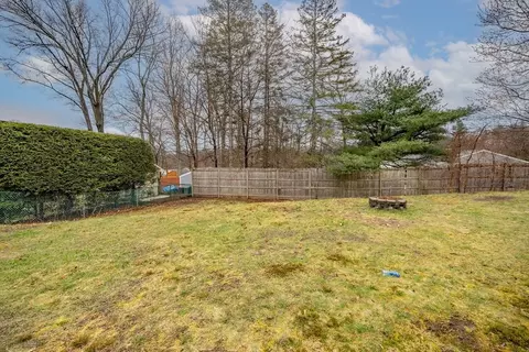 Exterior - 384 Forest Hills Rd, Springfield, MA 01128 photo 6 of 8