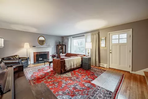 Living - 384 Forest Hills Rd, Springfield, MA 01128 photo 2 of 3