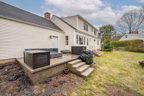 Exterior - 384 Forest Hills Rd, Springfield, MA 01128 photo 3 of 8