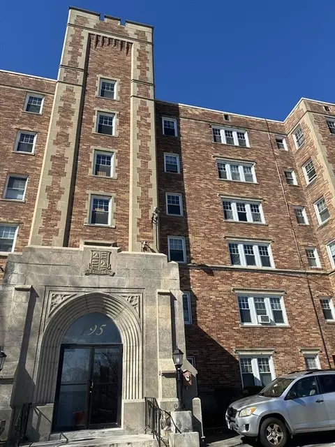 195 Thomas Burgin Pkwy #306, Quincy, MA 02169