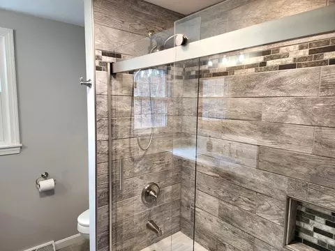 Bath - 49 Edward Rd, Townsend, MA 01469 photo 3 of 6