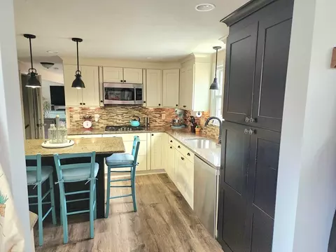 Kitchen - 49 Edward Rd, Townsend, MA 01469 photo 1 of 6