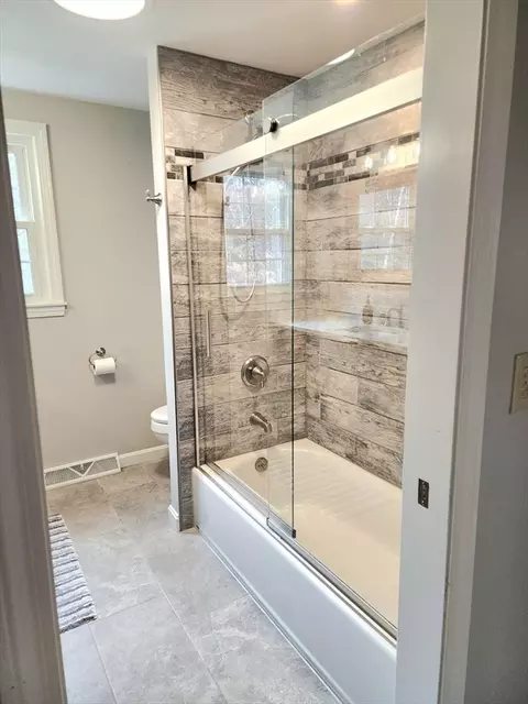 Bath - 49 Edward Rd, Townsend, MA 01469 photo 2 of 6