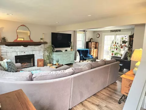 Living - 49 Edward Rd, Townsend, MA 01469 photo 5 of 7