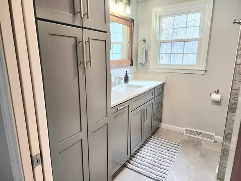 Bath - 49 Edward Rd, Townsend, MA 01469 photo 1 of 6