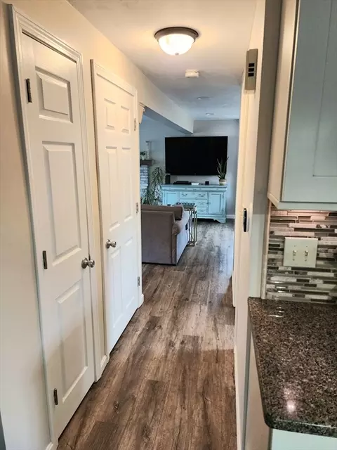 Entry Way - 49 Edward Rd, Townsend, MA 01469 photo 2 of 7