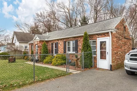 Exterior - 62 Sylvester St, Springfield, MA 01101 photo 3 of 7