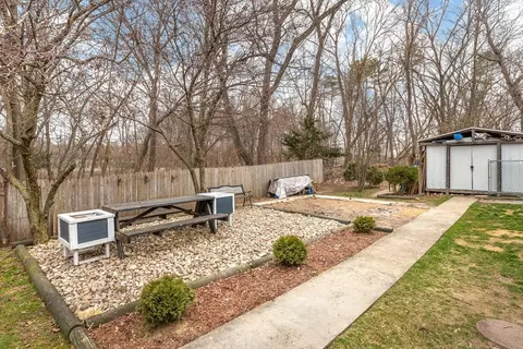 Exterior - 62 Sylvester St, Springfield, MA 01101 photo 5 of 7
