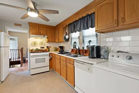 Kitchen - 62 Sylvester St, Springfield, MA 01101 photo 6 of 7