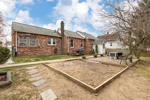 Exterior - 62 Sylvester St, Springfield, MA 01101 photo 4 of 7