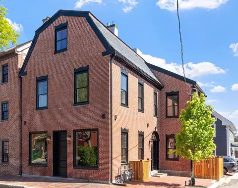 24 Center St #B, Newburyport, MA 01950