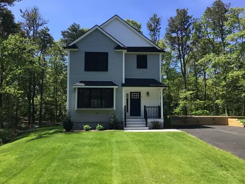 3 Mark Ln, Harwich, MA 02645