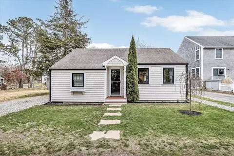 5 Beach Rd, Sandwich, MA 02537