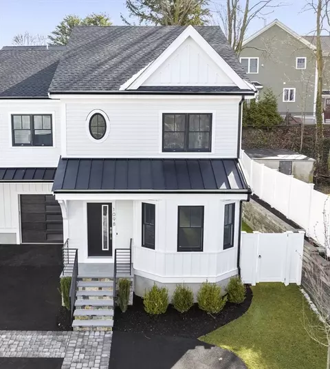 1098 Chestnut St #1098, Newton, MA 02464