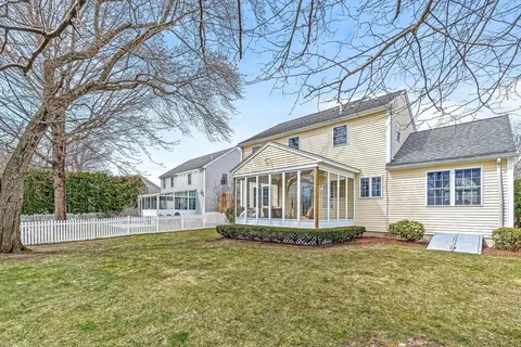 Exterior - 10 Jay Dr, Framingham, MA 01701 photo 8 of 11