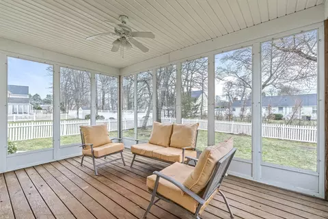 Exterior - 10 Jay Dr, Framingham, MA 01701 photo 3 of 11