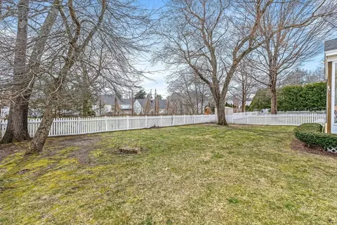 Exterior - 10 Jay Dr, Framingham, MA 01701 photo 7 of 11