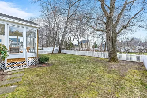 Exterior - 10 Jay Dr, Framingham, MA 01701 photo 6 of 11