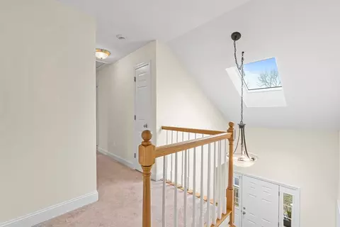 Entry Way - 10 Jay Dr, Framingham, MA 01701 photo 2 of 2