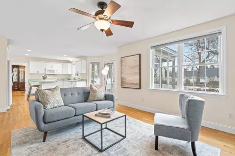 Living - 10 Jay Dr, Framingham, MA 01701 photo 3 of 4