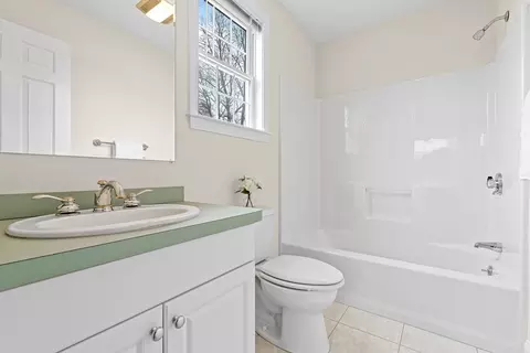 Bath - 10 Jay Dr, Framingham, MA 01701 photo 2 of 2