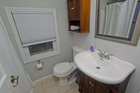 Bath - 6 Venture Dr, Springfield, MA 01119 photo 2 of 3
