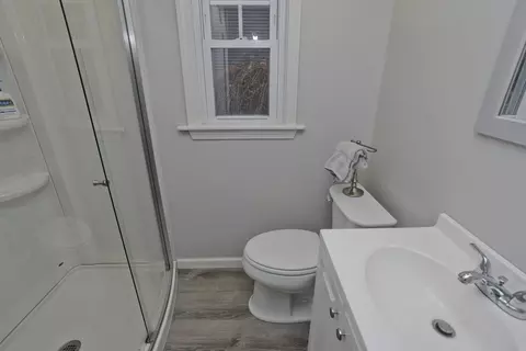 Bath - 6 Venture Dr, Springfield, MA 01119 photo 1 of 3