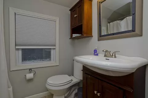 Bath - 6 Venture Dr, Springfield, MA 01119 photo 3 of 3