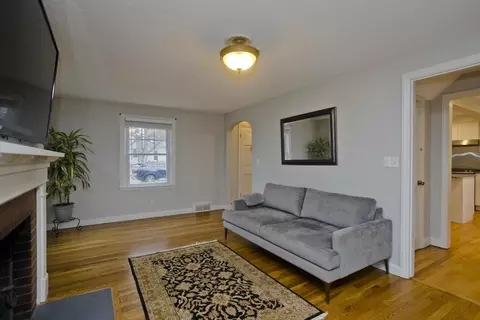 Living - 6 Venture Dr, Springfield, MA 01119 photo 3 of 5