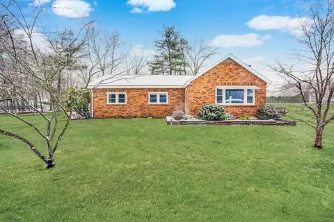 85 Dupuis Rd, Holyoke, MA 01040
