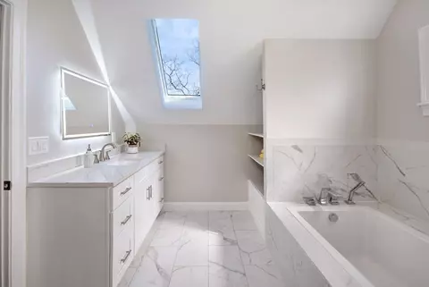 Bath - 38 Gray St, Arlington, MA 02476 photo 4 of 4