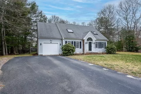 Exterior - 20 Yardarm Dr, Mashpee, MA 02649 photo 5 of 15