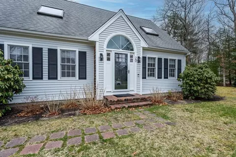 Exterior - 20 Yardarm Dr, Mashpee, MA 02649 photo 4 of 15