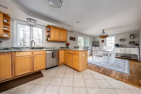 Kitchen - 20 Yardarm Dr, Mashpee, MA 02649 photo 2 of 4