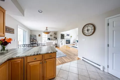 Kitchen - 20 Yardarm Dr, Mashpee, MA 02649 photo 4 of 4