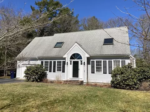 Exterior - 20 Yardarm Dr, Mashpee, MA 02649 photo 2 of 15